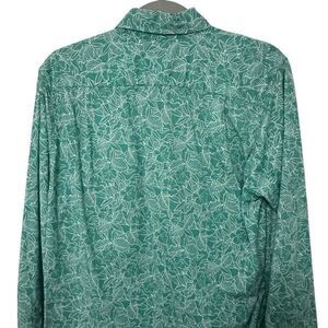 Men's long sleeve button‎ up shirt